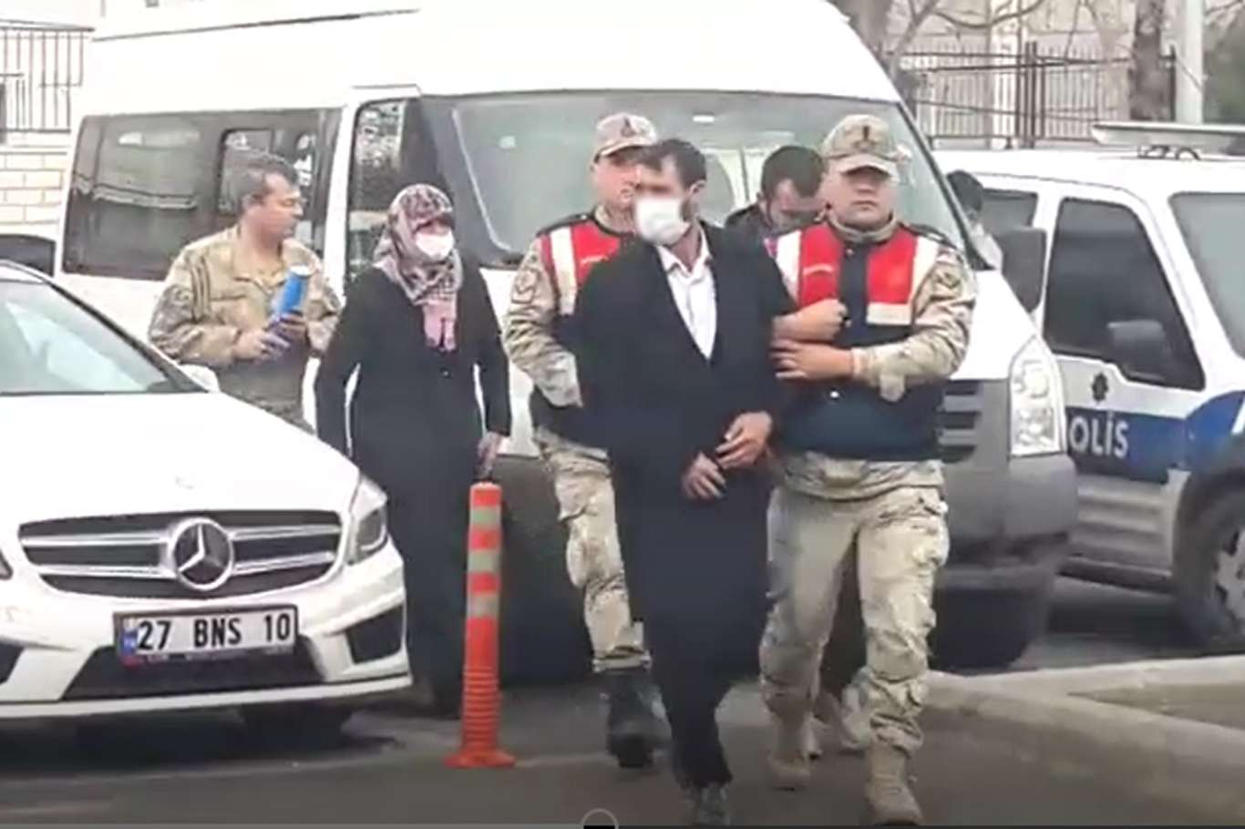 Şanlıurfa'da cinayet zanlısı 3 kişi yakalandı Şanlıurfa'da cinayet zanlısı 3 kişi yakalandı
